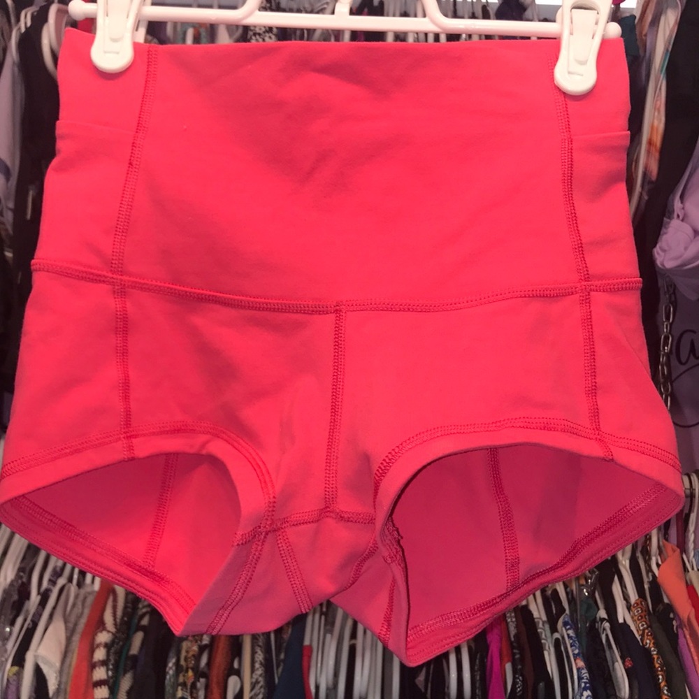 RARE Lululemon HOT Pink Booty Shorts High Wasited pocket s 4 LIKE NEW ASS HUGGER